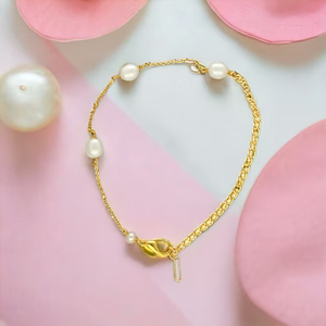 I Alphabetic Mother of Pearl Bracelet