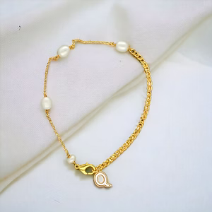 Q Alphabetic Mother of Pearl Bracelet