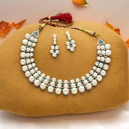 shimmering 3 line pearl necklace set