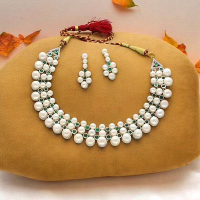 shimmering 3 line pearl necklace set