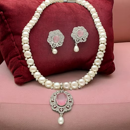 sumptuous pearl necklace set