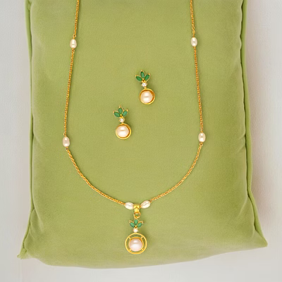 ethereal pearl chain set