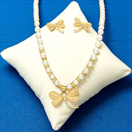 gleaming tiara pearl necklace set