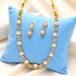 the eldric charm pearl necklace set