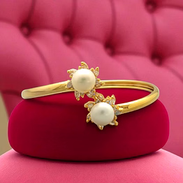 dazzling descent pearl bracelet