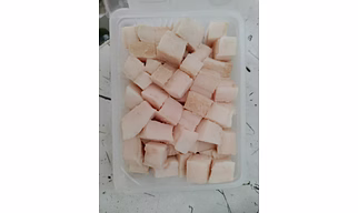 Premium Pork Skin with Fat - Savory Pork Cubes for Varied Cooking - 500 gm