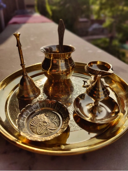 Order Pure Brass Pooja Thali Set (Set of 7 - Plate, Lota, Ghanti, akhand  diya, kachhua diya, spoon, tiny plate/bowl) Online From BulkySanta,New delhi