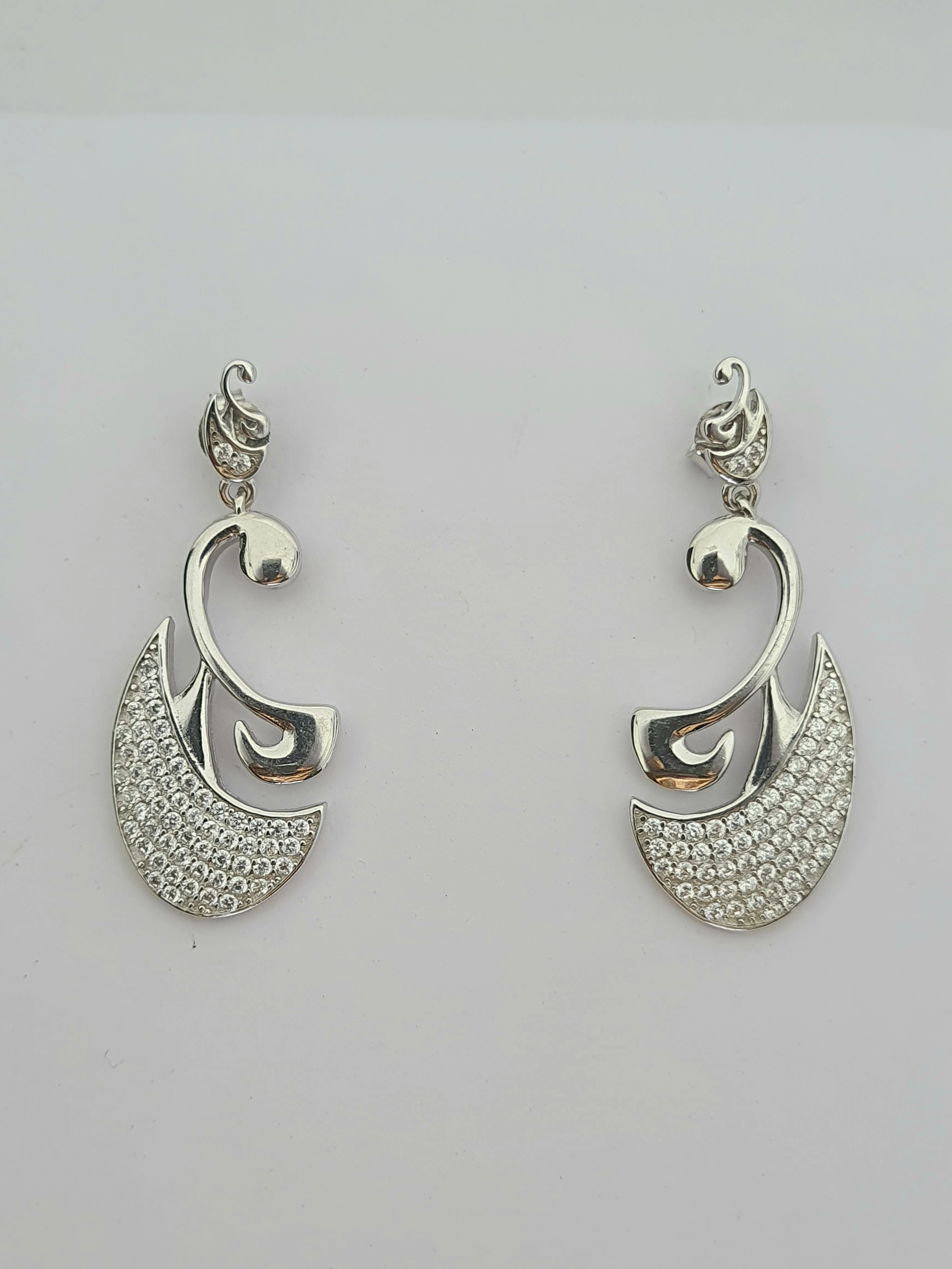 In Spotlight Diamond Hoop Earrings-Candere by Kalyan Jewellers