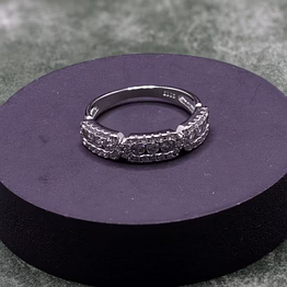 lady rings b3