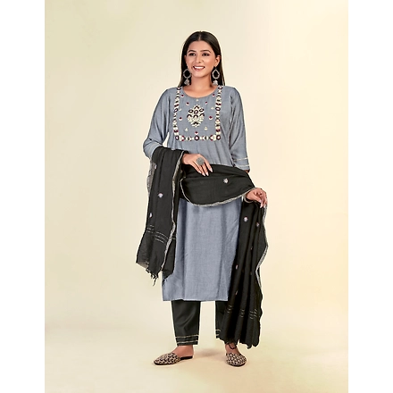 Muslincasual Wear Embroidery Kurti Set-L-4