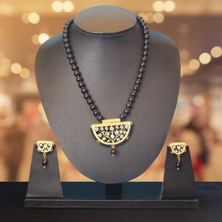 GiTAGGED® Black Floral Motif 23kt Gold Jewellery Set