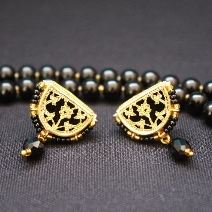 GiTAGGED Black Floral Motif 23kt Gold Jewellery Set-3