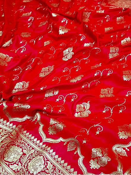 Elegant Red Strawberry Katan Silk Banarasi Saree for Timeless Style-4