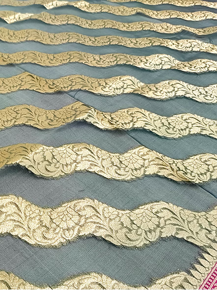 Elegant Gray Kora Saree with Contrasting Border - A Timeless Piece for Your Wardrobe-2