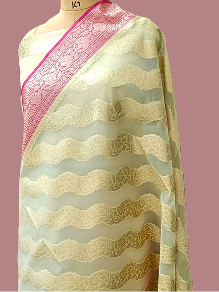 White Kora Saree Contras Border - Elegant Traditional Saree