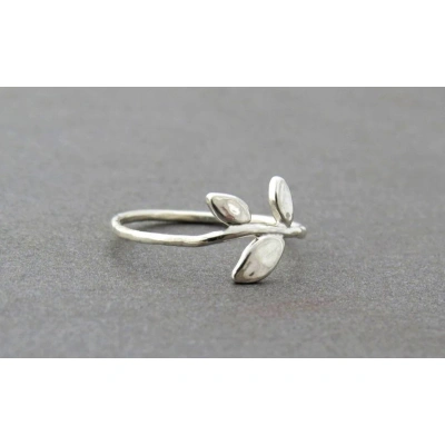 925 Sterling Silver Solid hammered Tiny leaves Ring Handmade Dainty Stacking Silver Leaf Ring Minimalist Jewelry Unique Boho Chic ring