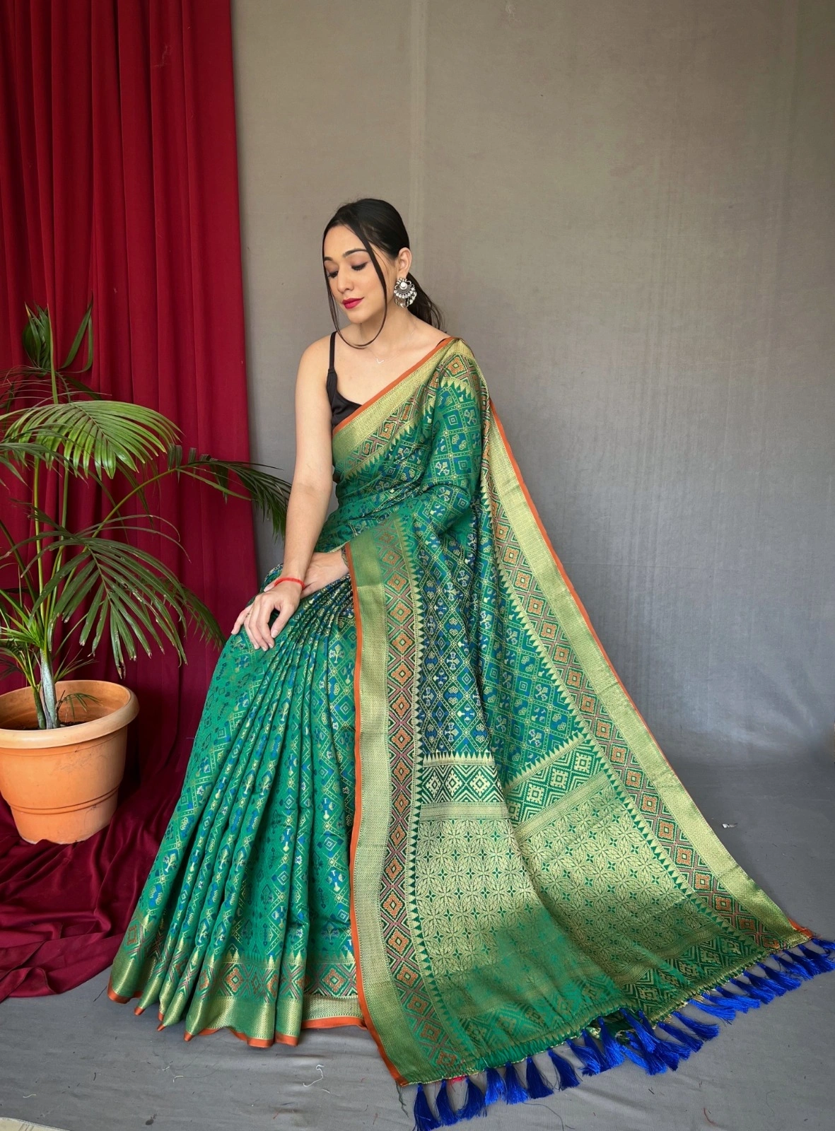 Rani pure silk saree blending traditional india Patola banarsi stly icon saree for women and Girls-Green-1