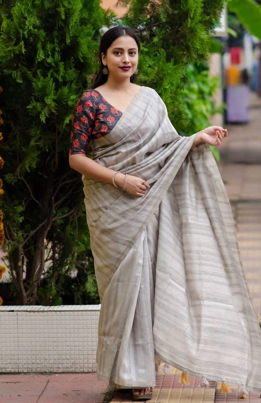 Pink silk Indian saree features an allover woven slub pattern in online best buget and quality-Grey-1