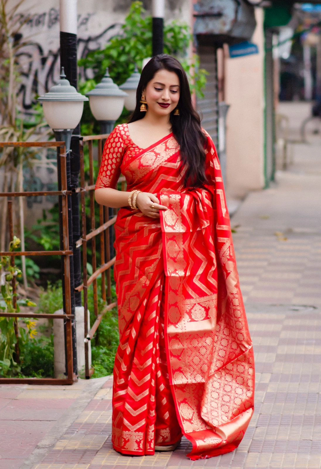 Red Soft silk Banarsi saree with zari Indian best Pattu saree from manufacturer on wholesale rate-1