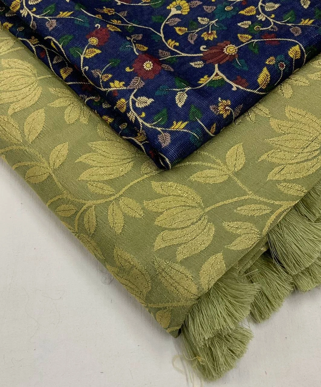 Soft Silk Self-Woven Designed Jacquard India Pattu Saree under 1000 Rupees for Women - BAARFI-GREEN-3