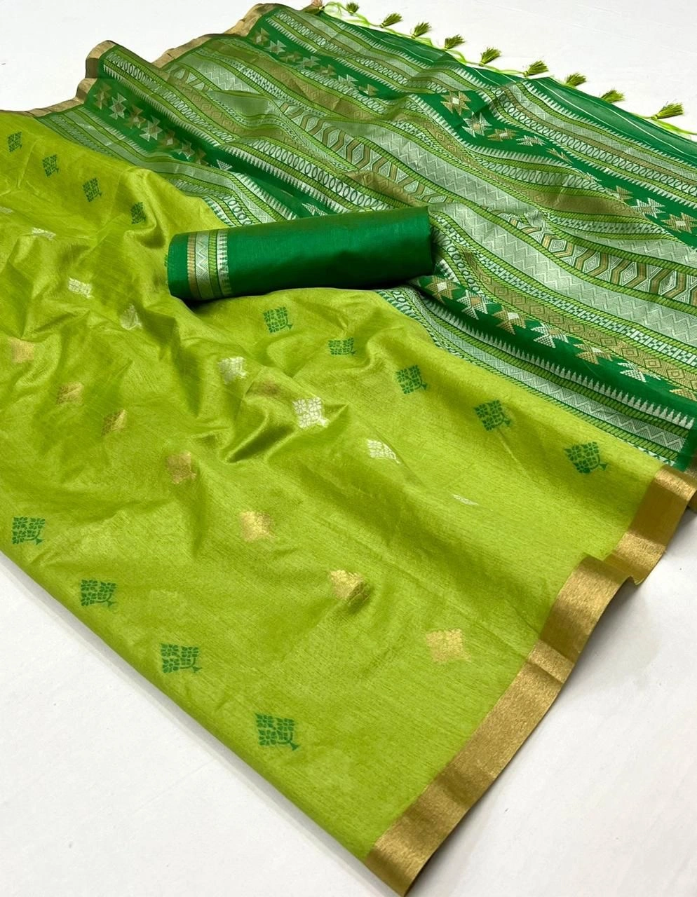 Handwoven Pure Silk Indian Banarsi Saree with Tassels-020_KANOISILK_Green