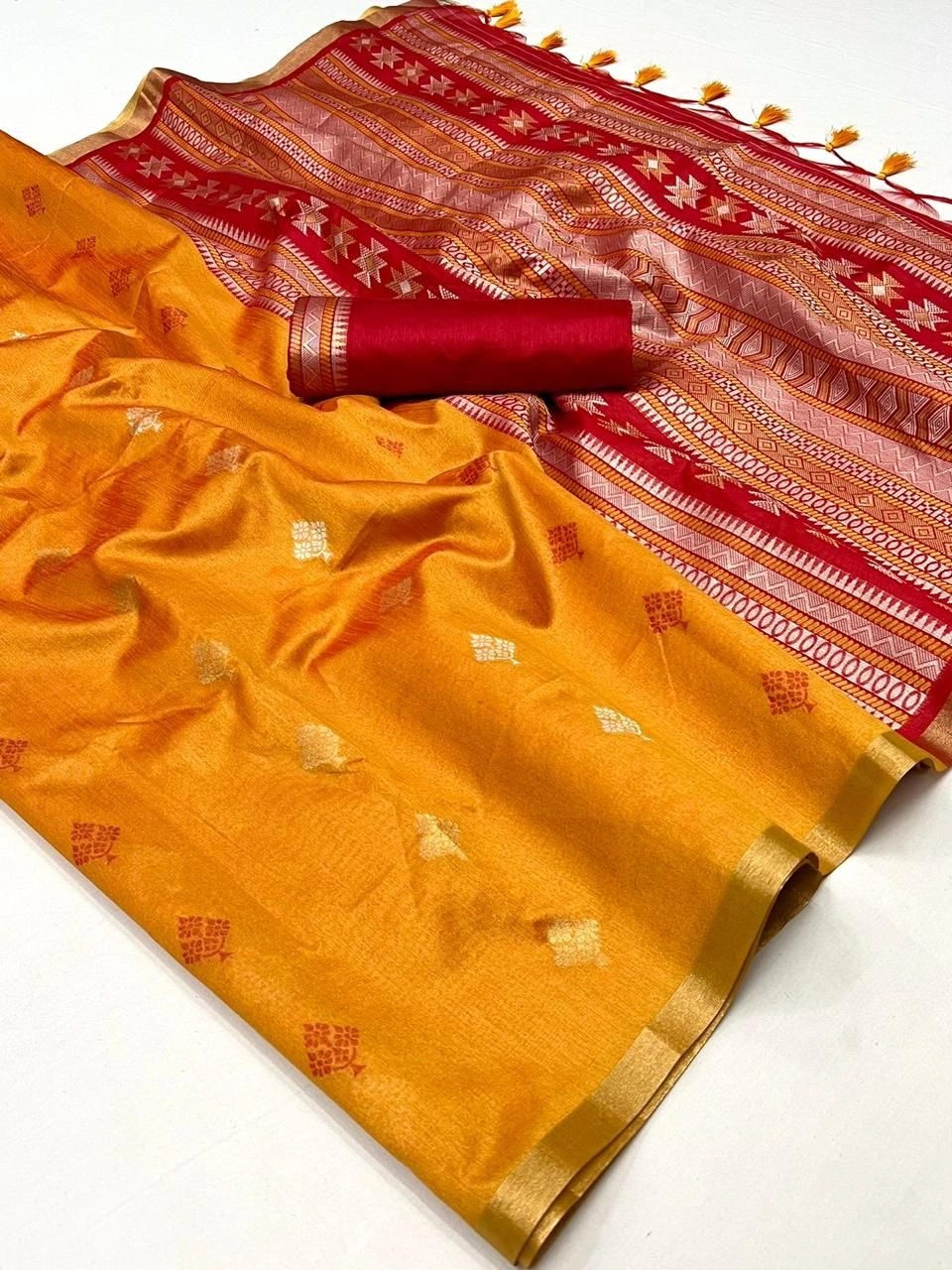 Handwoven Pure Silk Indian Banarsi Saree with Tassels-020_KANOISILK_Yellow