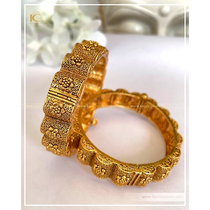 Aafreen Traditional Antique Gold Plated Bangles-1