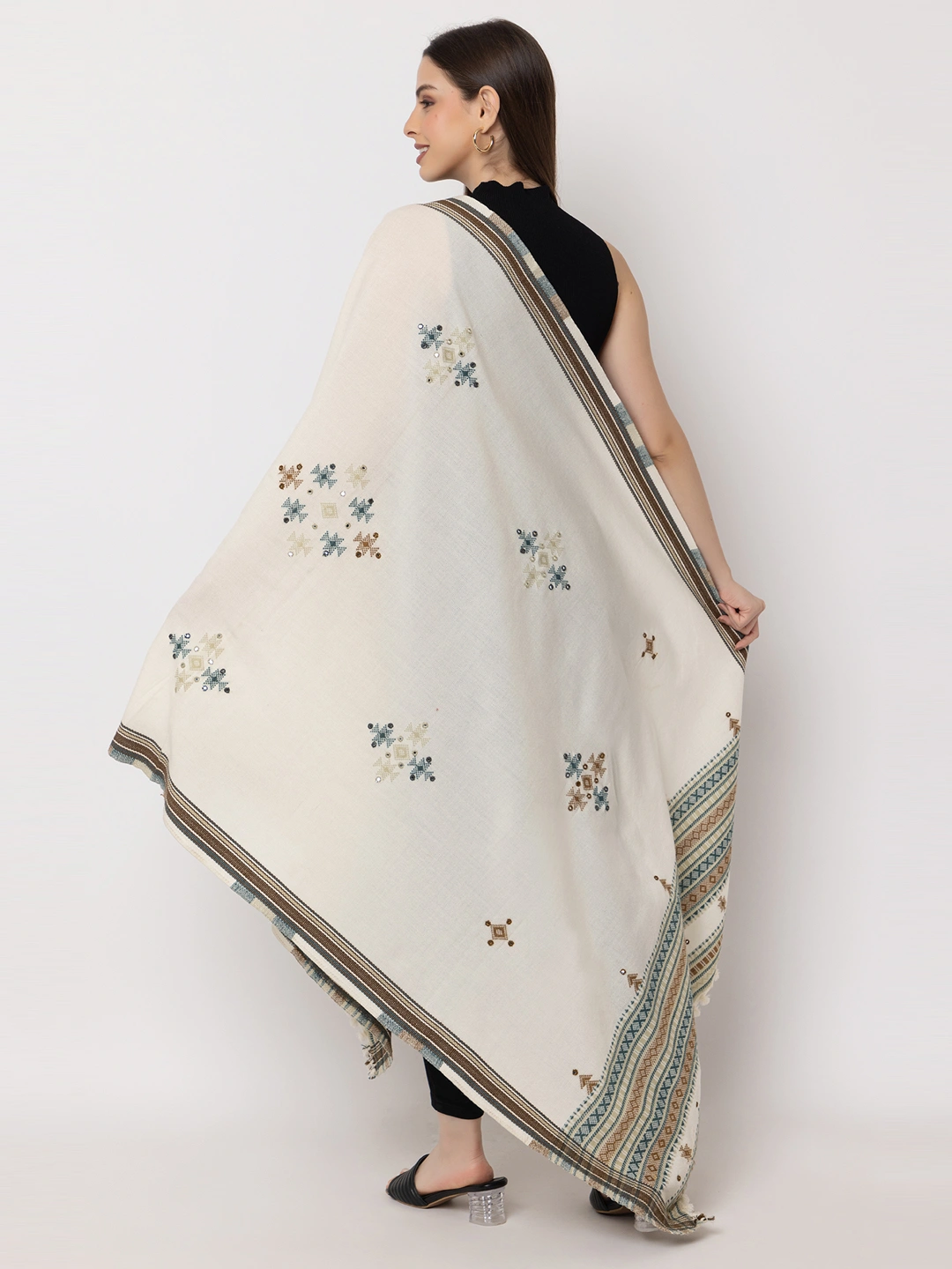 KUTCH  Hand Embroidery Mirror Work CREAM Woolen Shawl-4