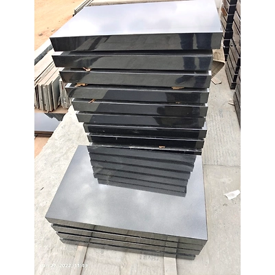 Black granite monuement-1