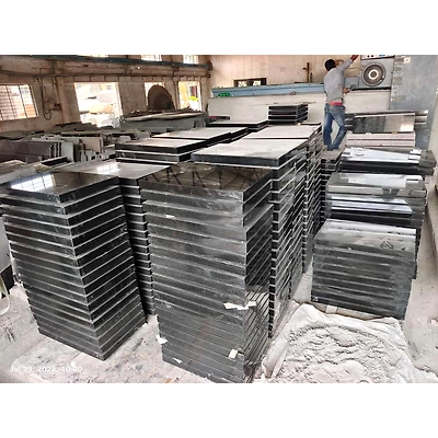 Black granite monuement-2