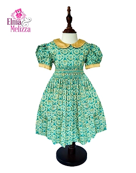 Emerald Daisy Bloom Dress: Hand-Smocked Golden Rose Whimsy for Your Little Princess's Joyful Celebrations