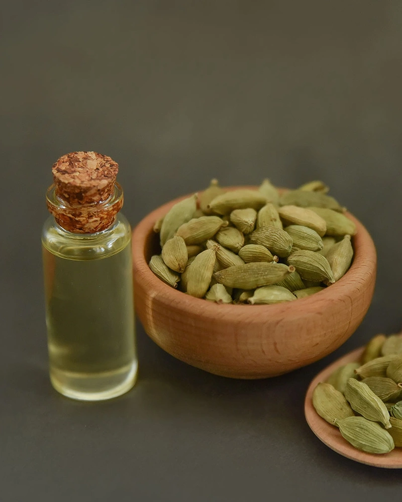 Cardamom Oil-11933260