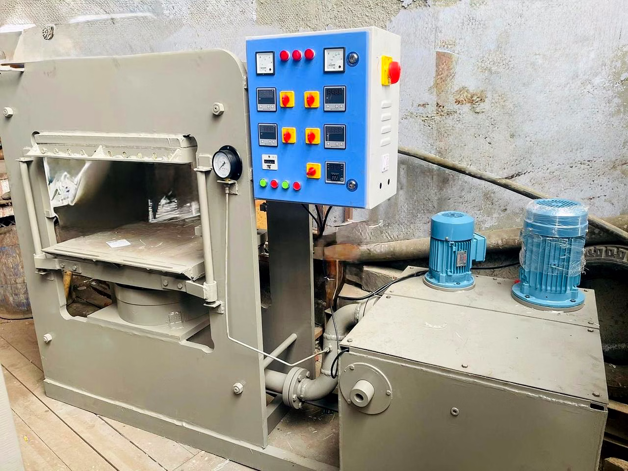EVA FOOTWEAR MAKING MACHINE image 1