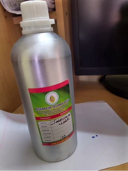 Jasmime oil absolute-12153758