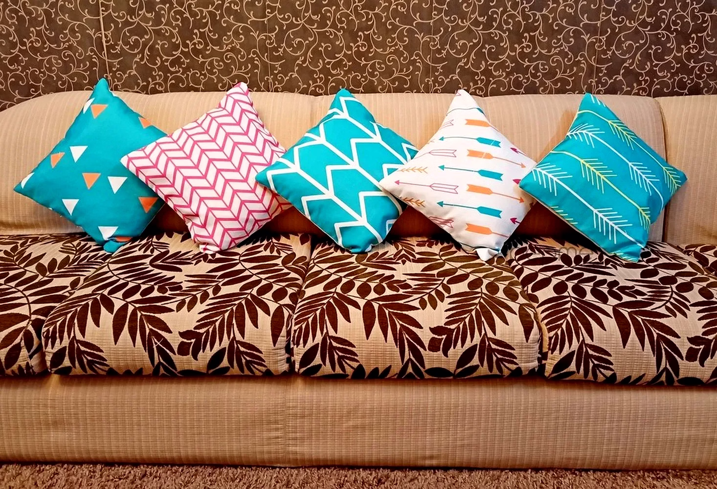 Cushion Cover Set Arrow image 2