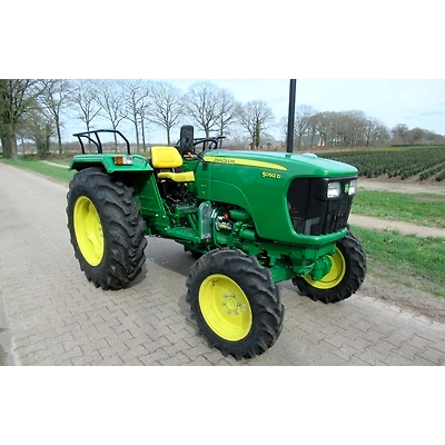 8 F + 4 R 5050 D 4WD John Deere Tractor, 50 HP-1