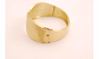 22carat solid gold hinged bracelet with hallmarking