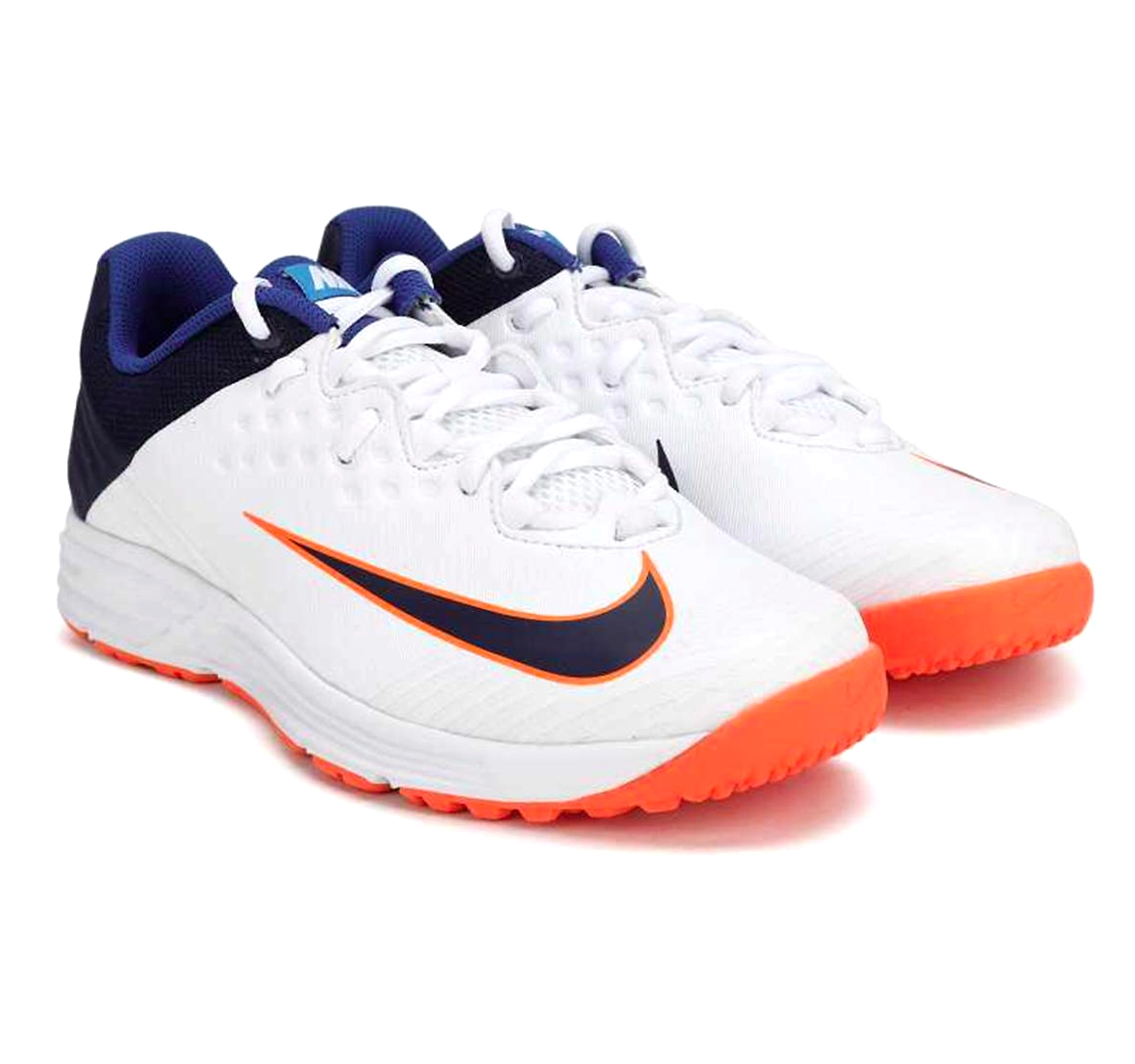 nike cricket shoes under 2000