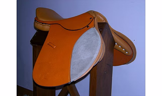 CLOSE CONTACT SADDLE