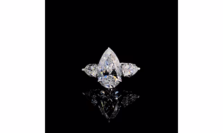 18k gold ring with diamonds
