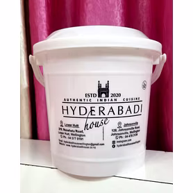 Restaurant and takeaway plastic food containers