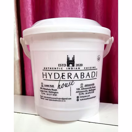 Restaurant and takeaway plastic food containers-12558790