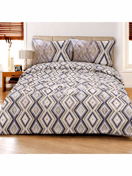 Customizable Diamond Geometric Printed Quilt Bedding Set with Matching Pillow Shams