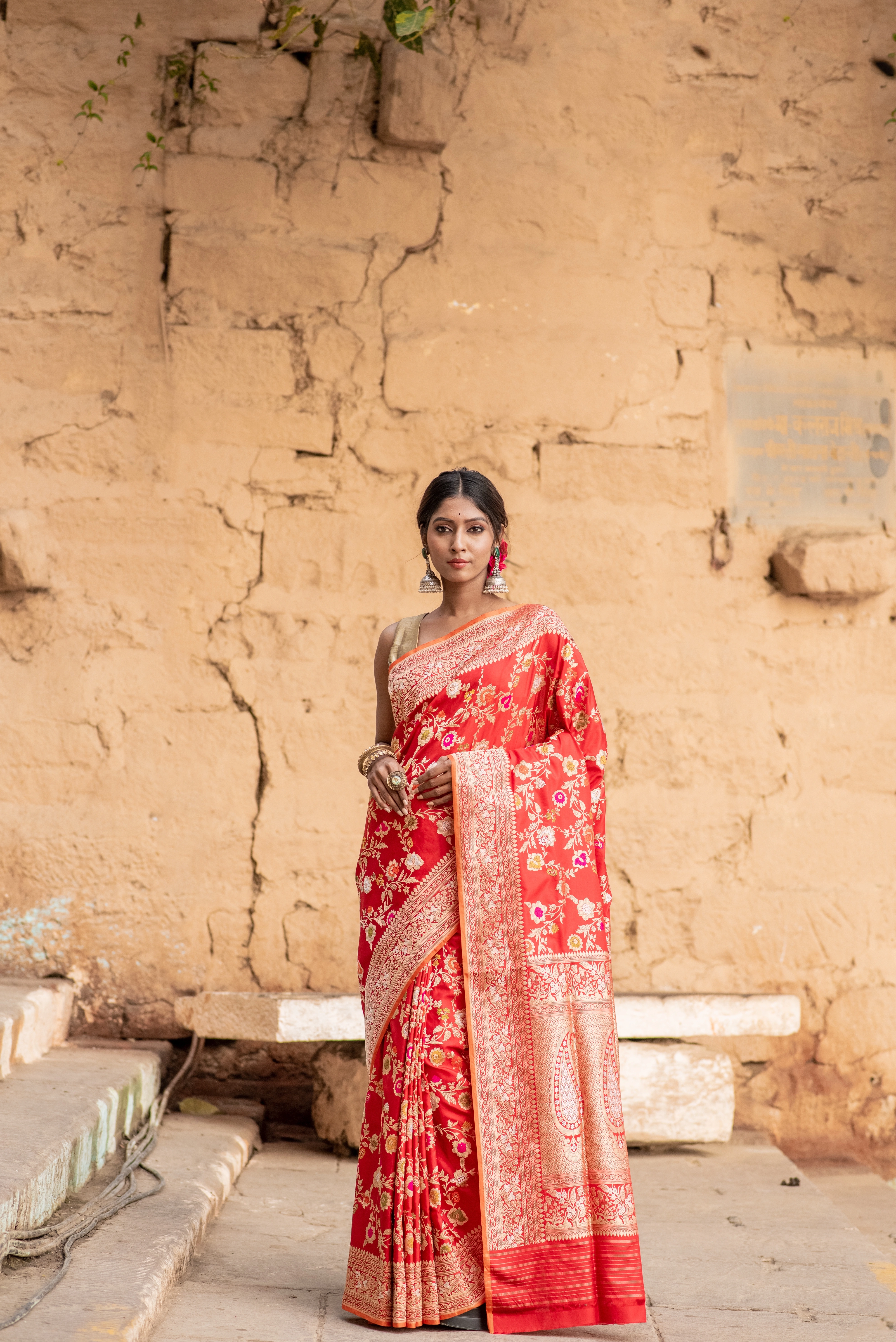 Pure Banarasi Katan Jangla Alfi Handloom Silk Saree - Exquisite Silk Craftsmanship &amp; Scallop Border Detailing-Red-2