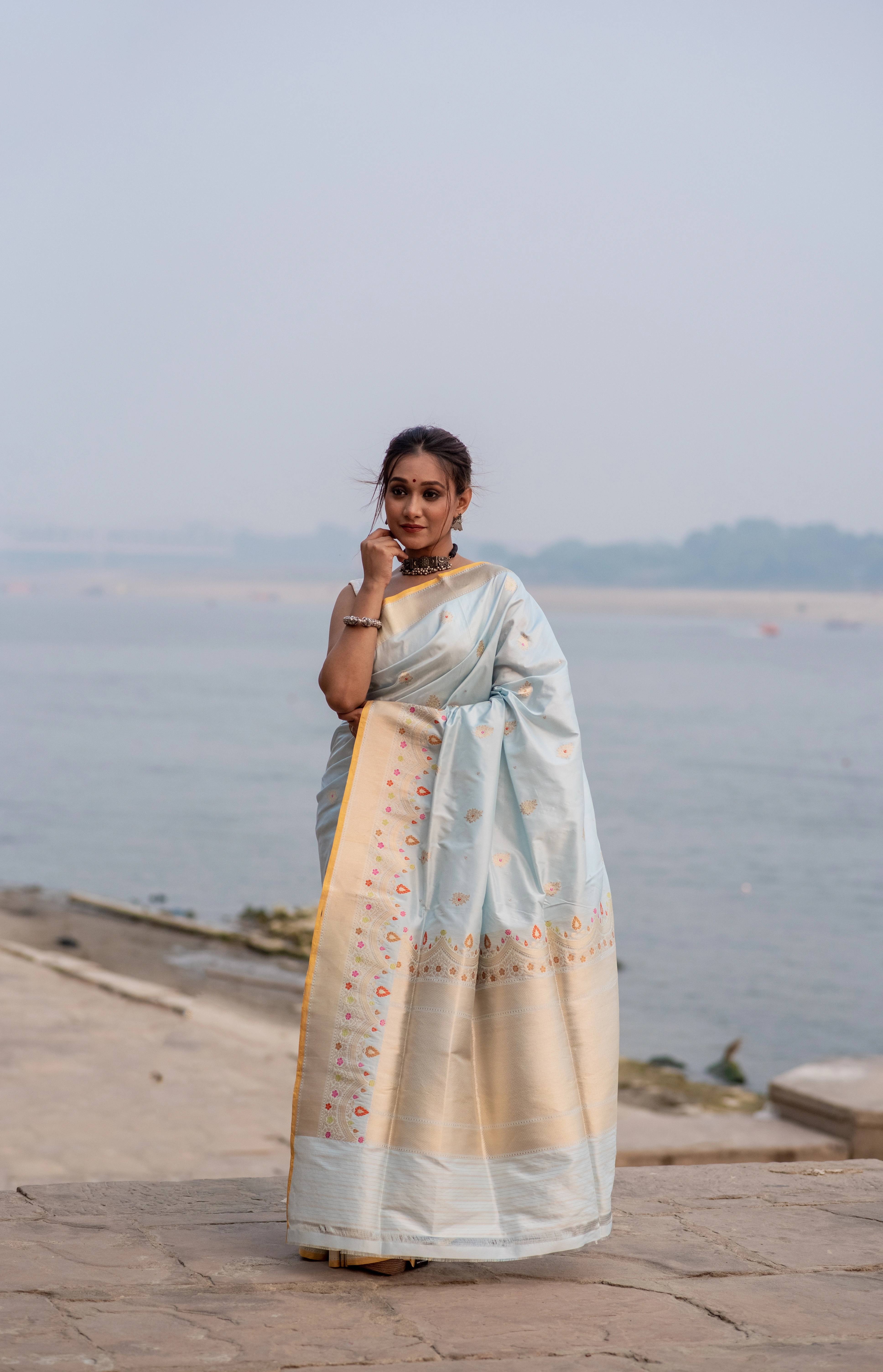 Pure Katan Scallop Border With Kadhiyal Border Banaras Handloom Saree-Grey-2