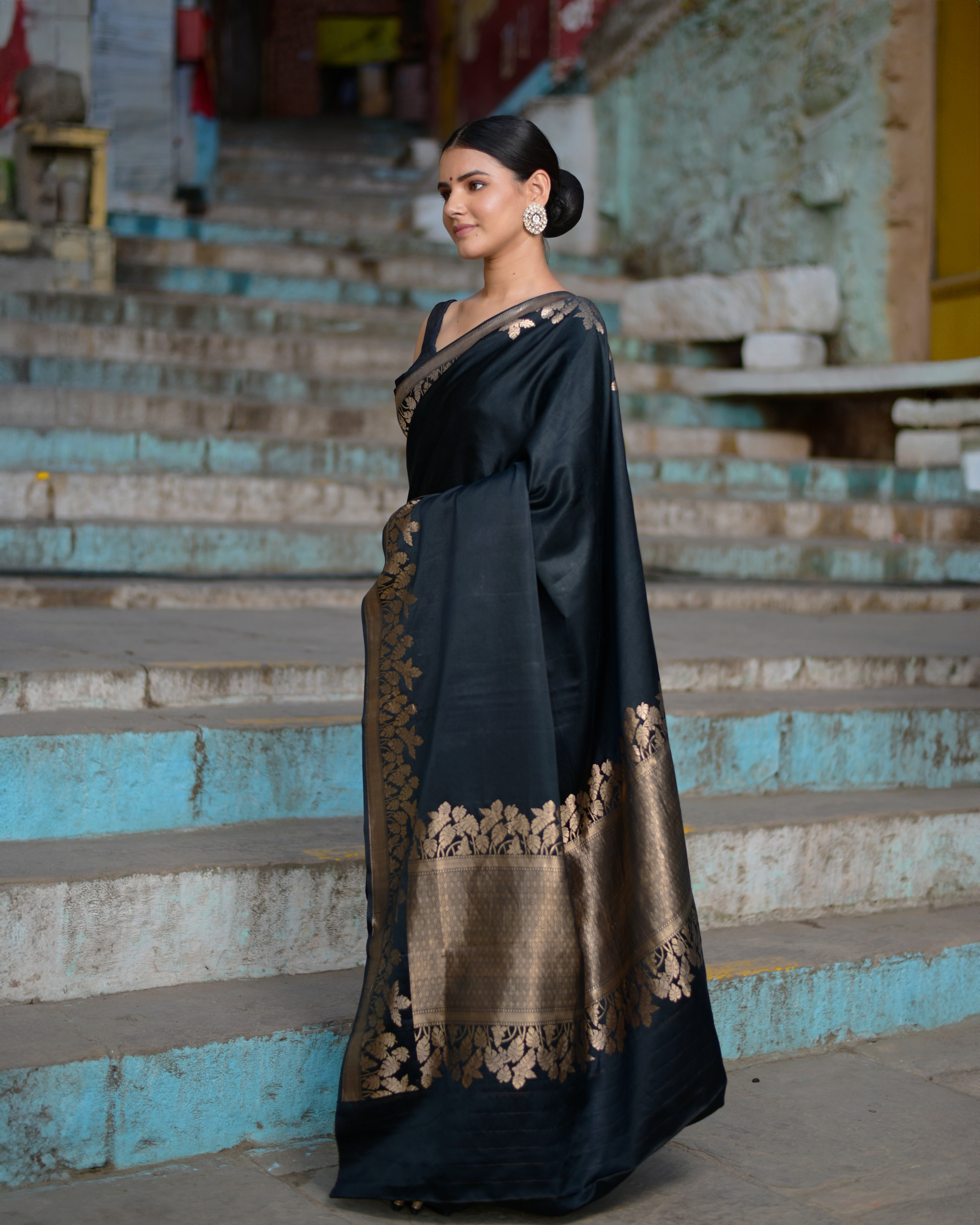 Black Pure Mashru Plain Kadhiyal Border Banaras Handwoven Saree-Black-2