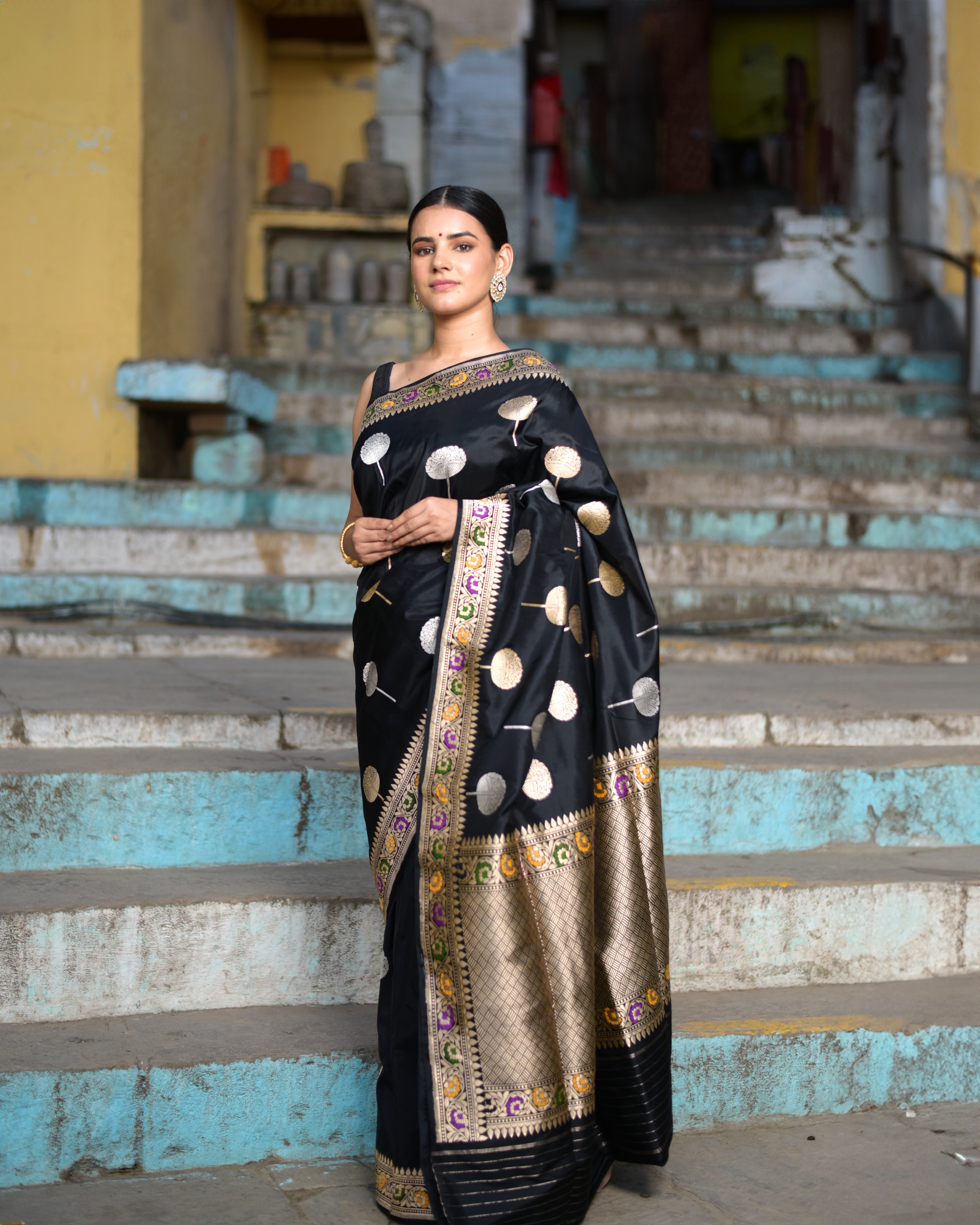 Black Pure Katan Belbooti Banaras Handwoven Saree-Black-1