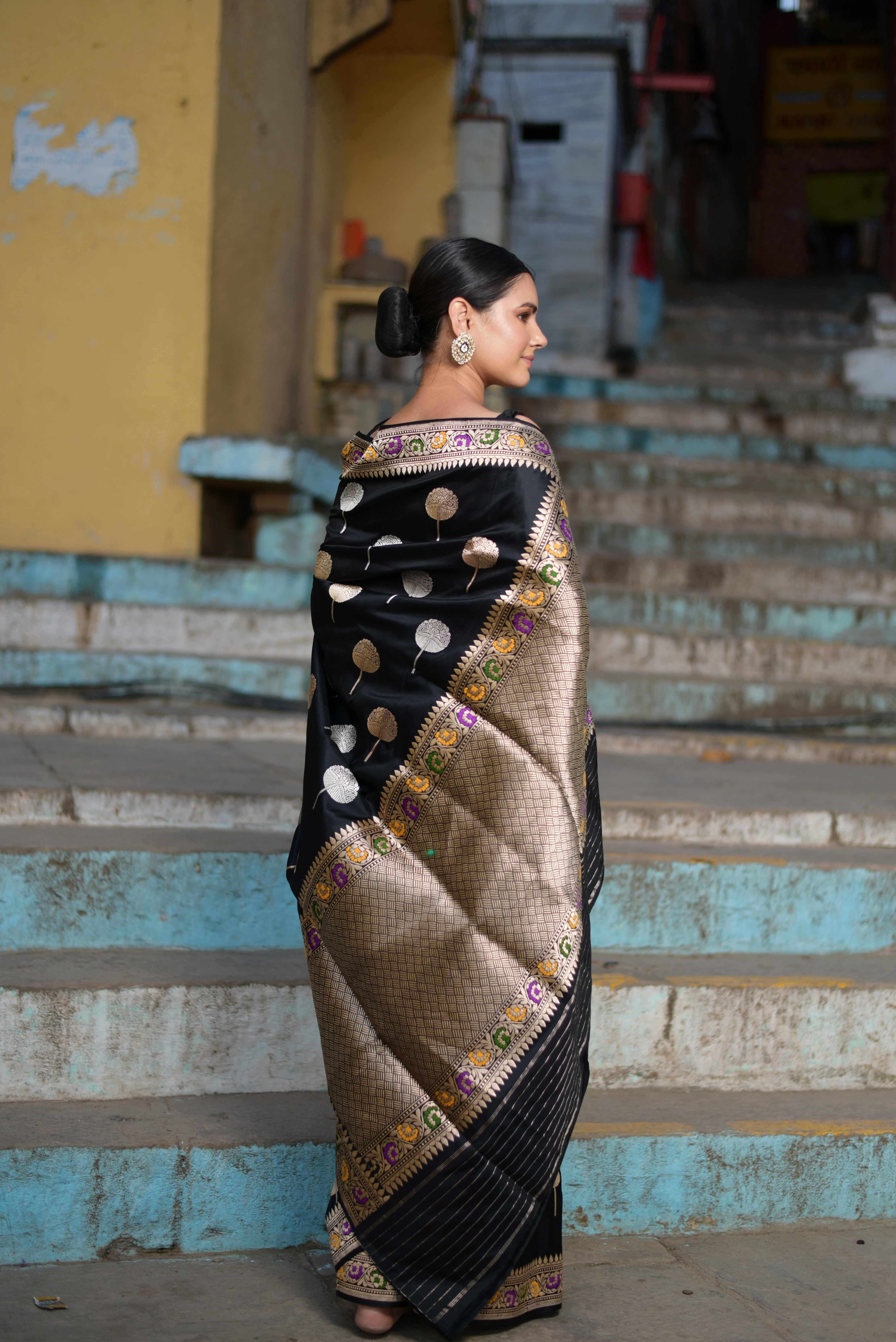 Black Pure Katan Belbooti Banaras Handwoven Saree-Black-3