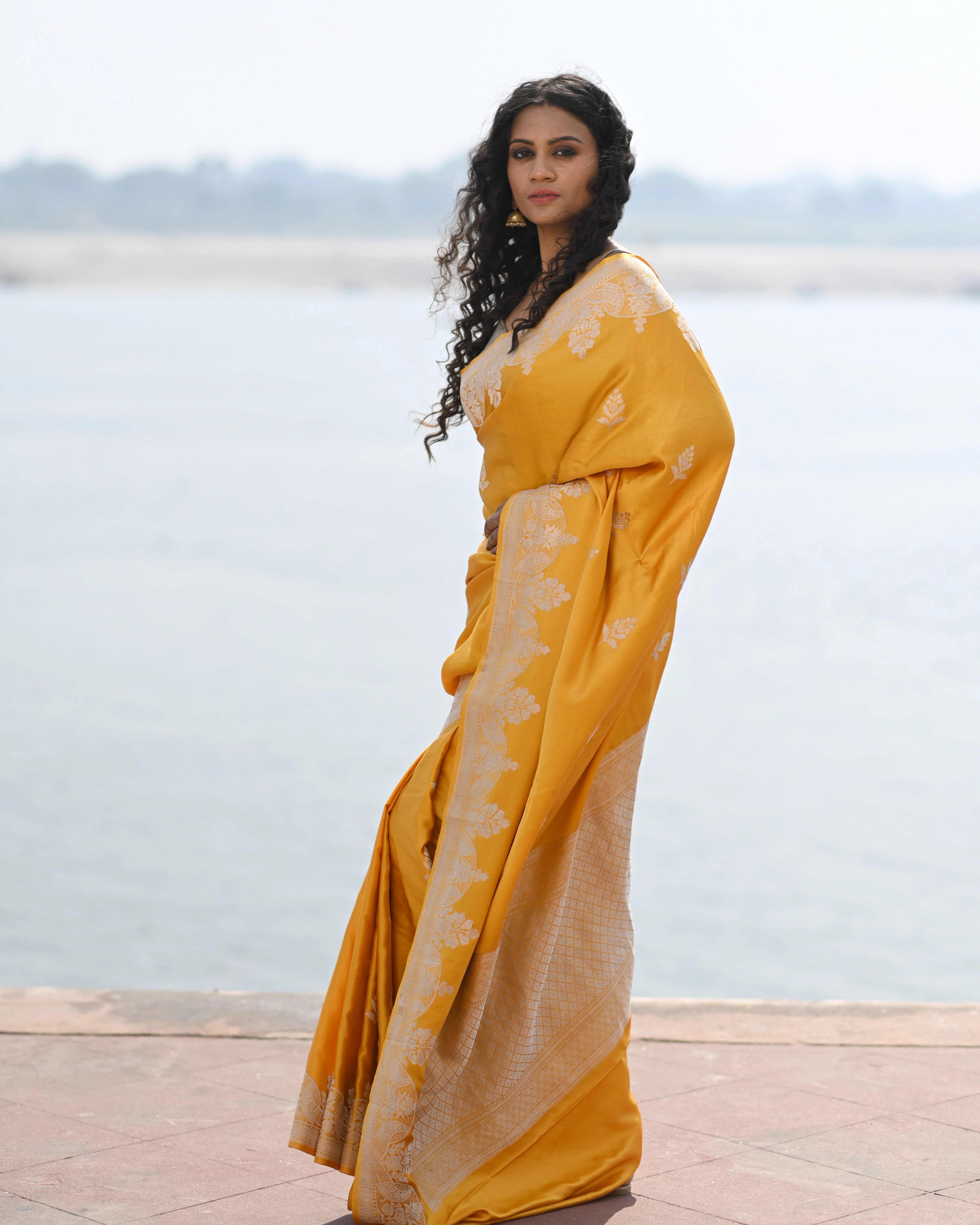 Yellow Mashru Kadhiyal Boota Banaras Handwoven Saree-Rung1077