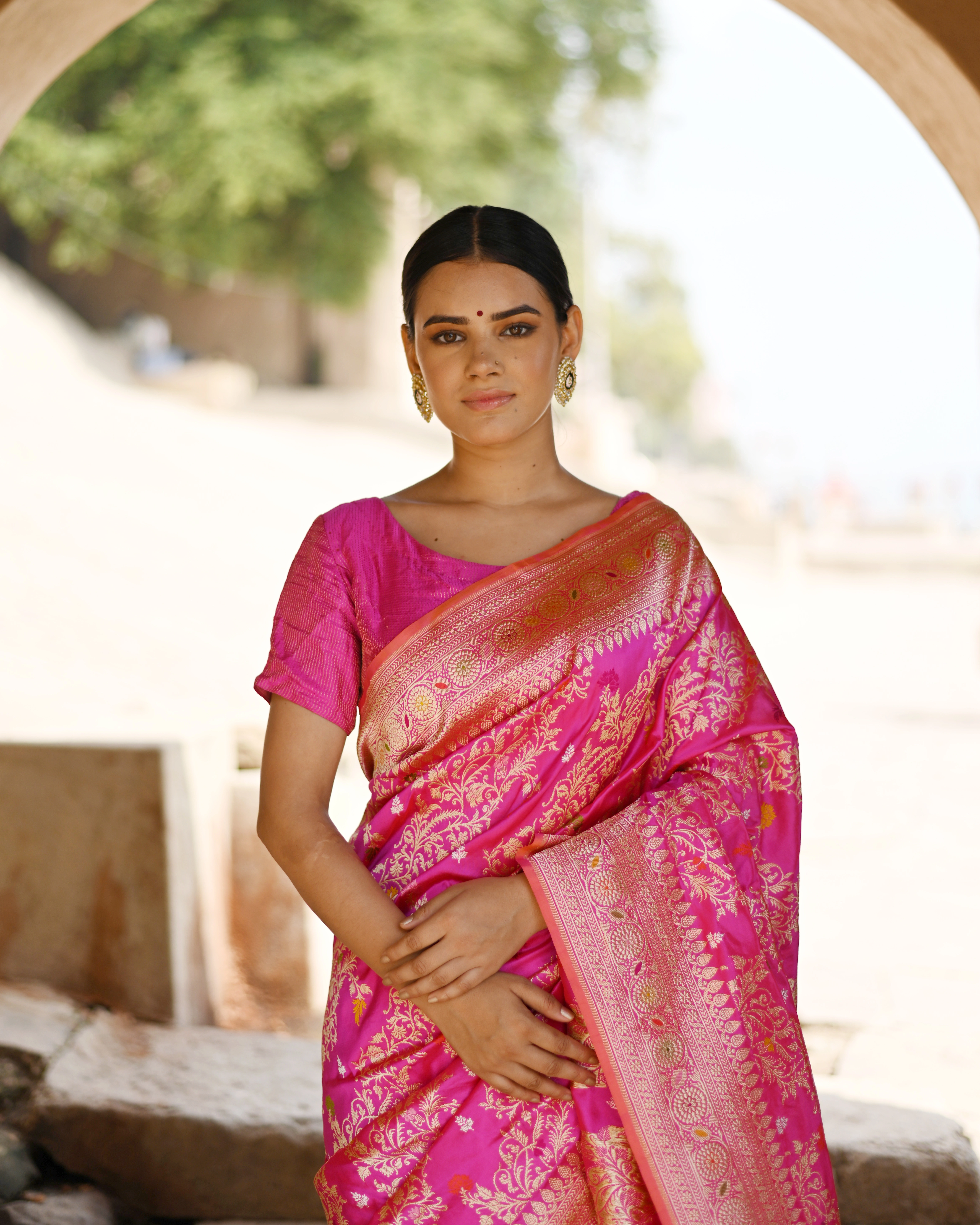 Dark Pink Pure Katan Kadhiyal Jangla Ada Banaras Handloom Saree-Dark-3